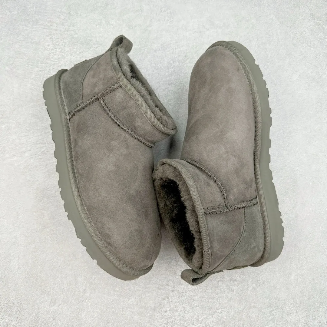 Pick up locally 💰520 UGG 6109 Zhou Dongyu Mini short boots, autumn and winter sheep fur integrated snow boots. All shoes are made from the same factory as ZP. Longfeng A-grade Australian imported sheep fur integrated men's and women's boots. Brand OEM production line. Fully follow the ZP process. OEM original pattern maker. Adhering to the principle of no original shoes and no development selection. Pay attention to every detail. The most authentic version on the market. TREADLITE "light wing" technology outsole. Lightweight/durable/flexible/pile type 35 36 37 38 39 40 41 42 43 44 45 Coding: by2936060